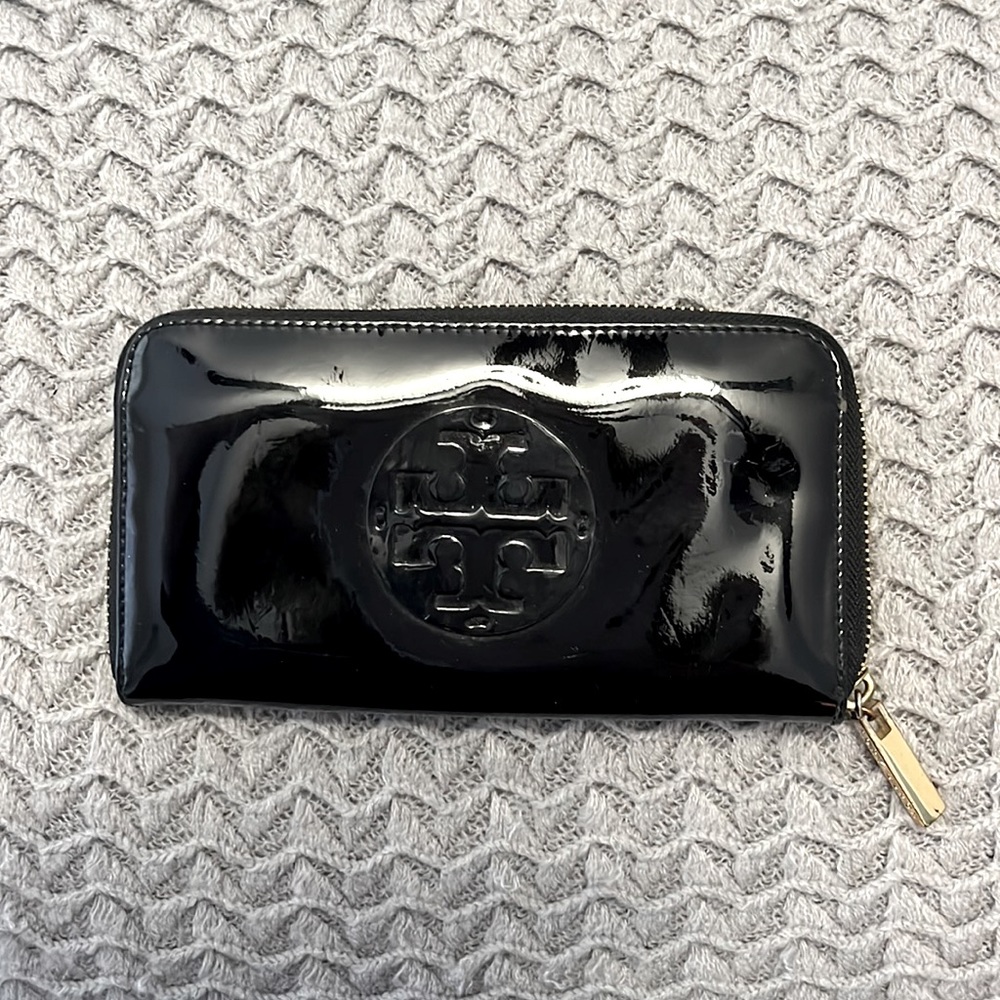 Authentic Tory Burch patent leather wallet